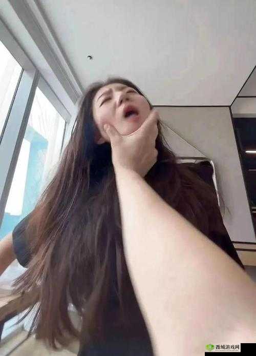 吕总视频相关事件中女子主角:张津瑜 被男主揉到高潮下不了床